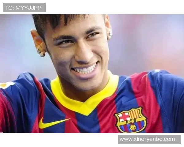 易烊千玺转型足球球星披上33号战袍展现全新风采